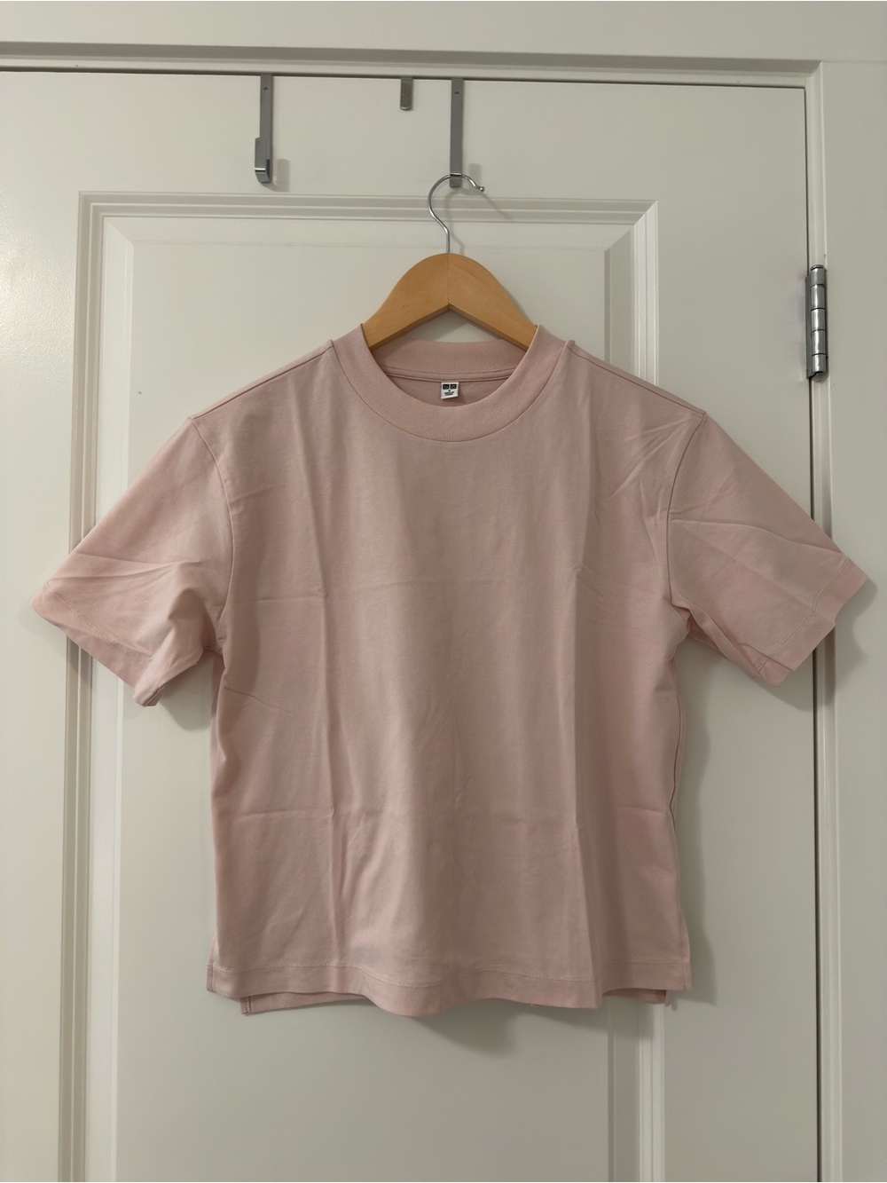 Uniqlo Airism T-shirt Pink Small (Japan version)